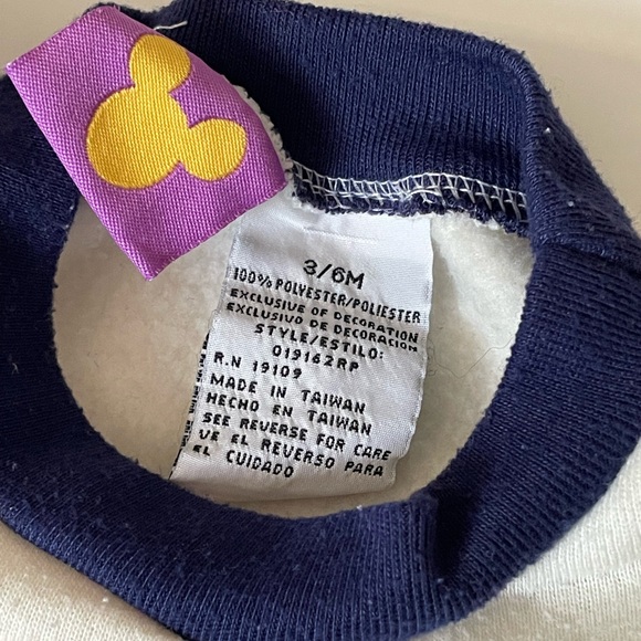 Vintage Winnie the Pooh 3-6 month “Pedaling Pooh” Baby Sweatshirt White Blue Red - Picture 5 of 6